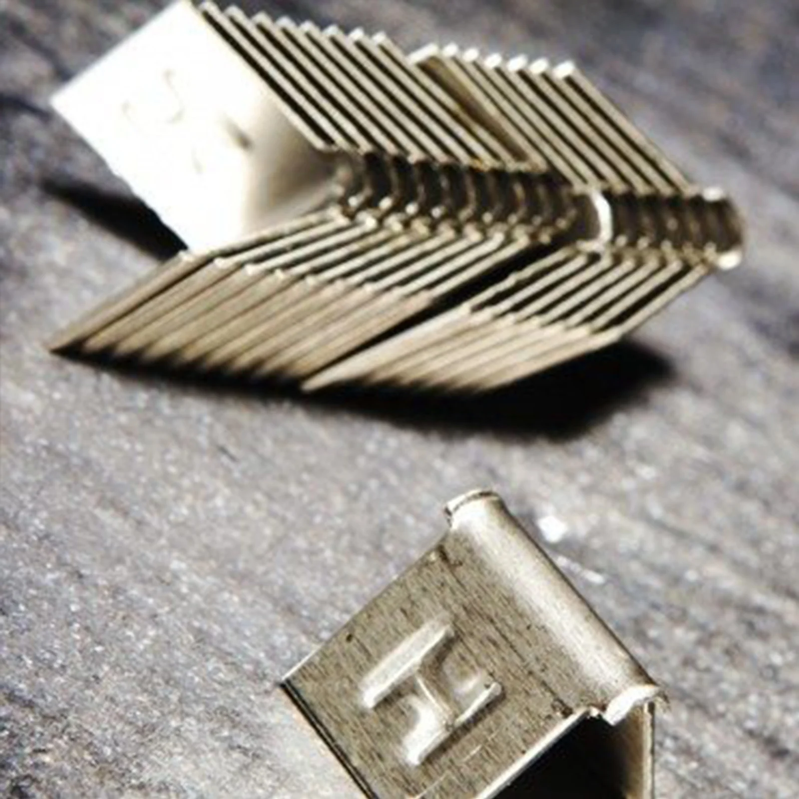 Lead Flashing Hall Clips (50 Pack) - Image 3